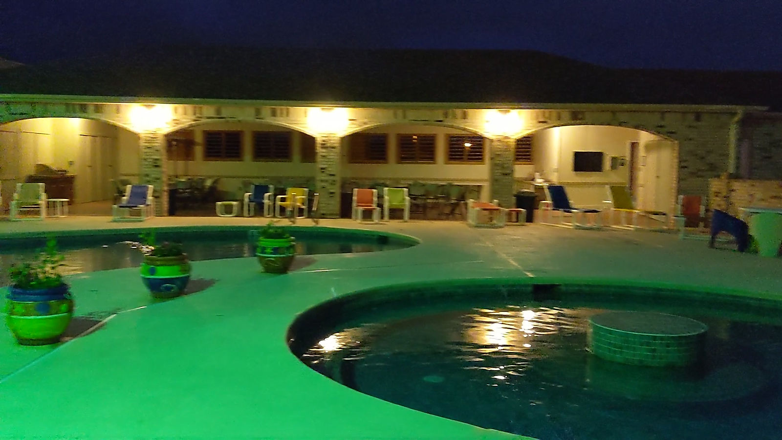 Pool-Hot tub-Pavilion at night